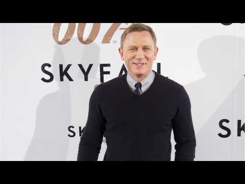VIDEO : Daniel Craig Decides To Put On 007?s Tuxedo One More Time