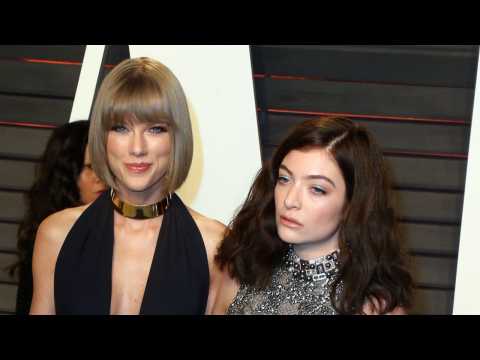 VIDEO : Lorde Isn't In Taylor's Squad