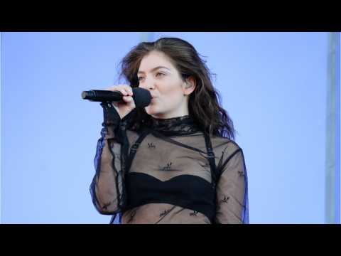 VIDEO : Lorde Apologizes For Comparing Friendship To A Disease
