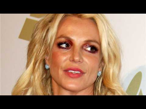 VIDEO : Rumors About Lip Singing Pisses Off Britney Spears
