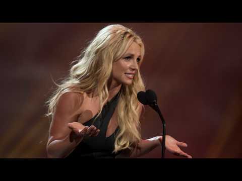 VIDEO : Flight Attendants Make Britney Spears 'Toxic' Tribute Video