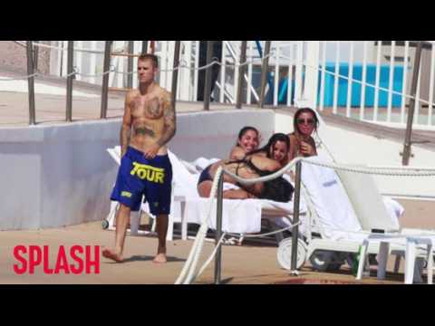 VIDEO : Justin Bieber Gets Plenty of Attention in Monaco