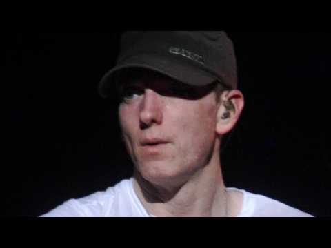 VIDEO : Eminem Looks Nearly Unrecognizable With a Beard