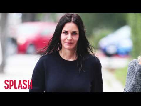 VIDEO : Courteney Cox Discusses Having a Baby With Johnny McDaid
