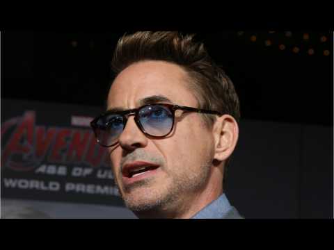 VIDEO : Robert Downey Jr. Shares Group Scientist Photo From 'Avengers' Set