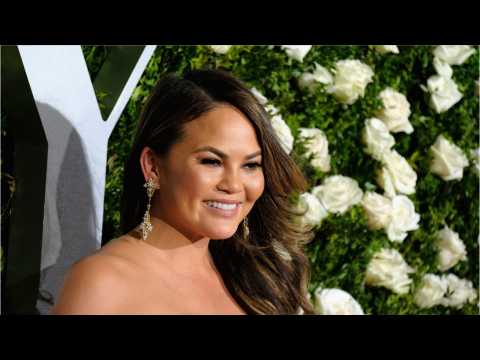VIDEO : Chrissy Teigen Responds To Troll Criticizing Her For Doing IVF