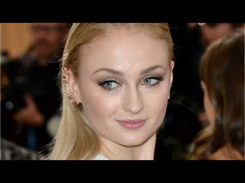 VIDEO : Sophie Turner Received Sex Ed From 'Games Of Thrones'