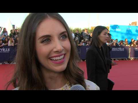 VIDEO : Alison Brie still isn't used to married life