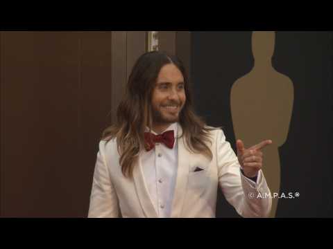 VIDEO : Jared Leto suffers travel nightmare trying to get home for new project