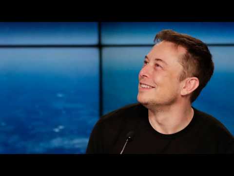 VIDEO : Elon Musk Shows Off New Girlfriend 2018 Met Gala