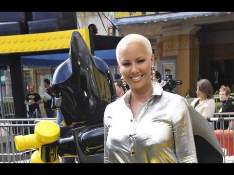 VIDEO : Amber Rose insists mothers can still be sexy