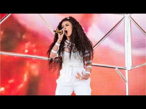 VIDEO : Cardi B's Entourage Attacked Fan Who Demanded Autograph After Met Gala