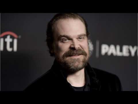 VIDEO : 'Stranger Things' Actor David Harbour Calls Out Those Opposing Net Neutrality