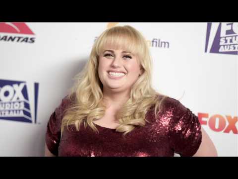 VIDEO : Rebel Wilson Teams Up With Taika Waititi For 