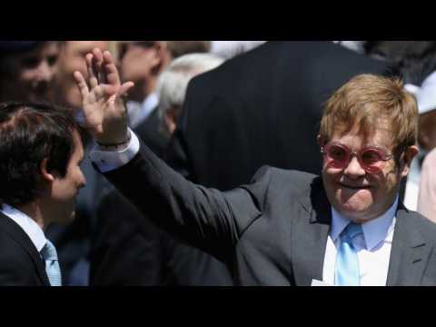 VIDEO : Sir Elton John Performs At Ryoal Wedding Reception