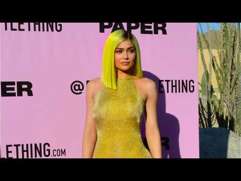 VIDEO : Fans Thought Kylie Jenner Was Late For Pop-Up