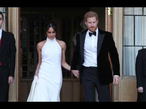 VIDEO : Meghan Markle and Prince Harry visiting Thomas Markle after honeymoon