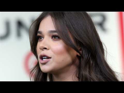 VIDEO : Hailee Steinfeld On Her Relationship With One Direction's Niall Horan