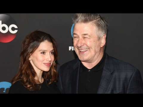 VIDEO : Alec Baldwin And His Wife Introduce Their Newborn Son