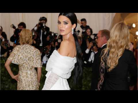 VIDEO : Kendall Jenner Goes 