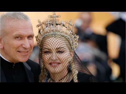 VIDEO : Madonna Performs 'Like A Prayer' At Catholic-Themed Met Gala