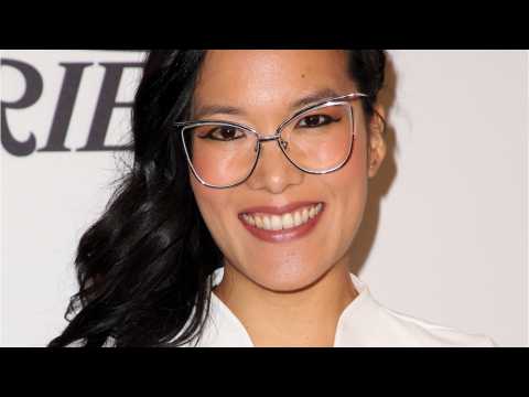 VIDEO : Ali Wong Signs With UTA in All Areas (Exclusive)