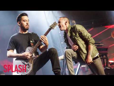 VIDEO : Mike Shinoda performs Chester Bennington tribute