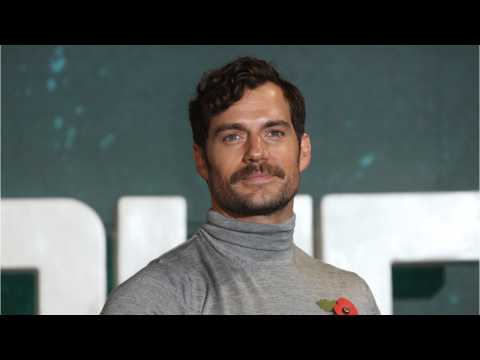 VIDEO : Henry Cavill Addresses His CGI Mustache Removal