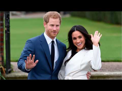 VIDEO : Prince Harry and Meghan Markle's Official Engagement Pics
