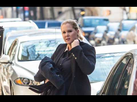 VIDEO : Amy Schumer thinks the Royal Wedding will suck for Meghan Markle