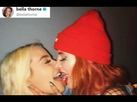 VIDEO : Bella Thorne dating Tana Mongeau?