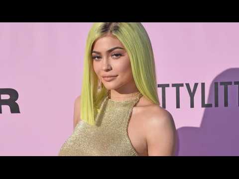 VIDEO : Kylie Jenner is expecting a baby girl
