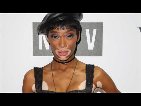 VIDEO : Model Winnie Harlow Posts About Getting Invisalign to Make A Statement