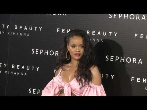 VIDEO : Rihanna conquista Madrid con su 'Fenty Beauty'