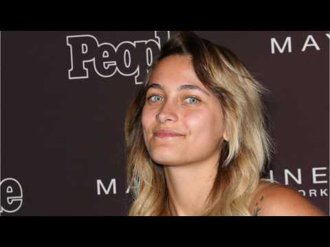 VIDEO : Paris Jackson Appears With No Makeup On Red Carpet