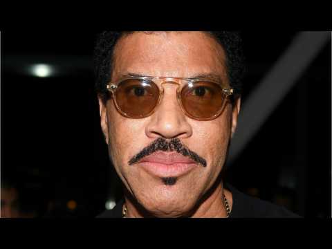 VIDEO : Lionel Richie on his 19-year-old daughter dating 34-year old Scott Disick: 'I'm scared to de