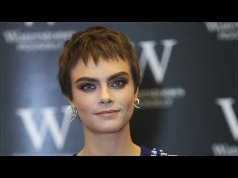 VIDEO : Cara Delevingne Switches Up Her Hair Again