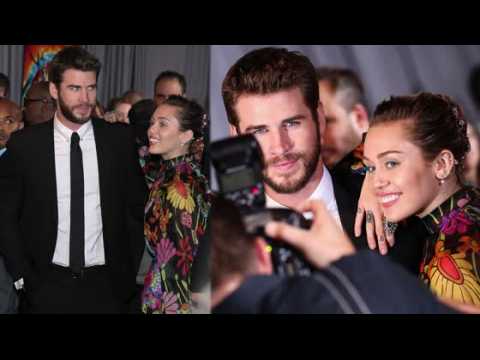 VIDEO : Miley Cyrus and Liam Hemsworth Dazzle on Red Carpet