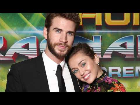 VIDEO : Miley Cyrus and Liam Hemsworth Make Red Carpet Return