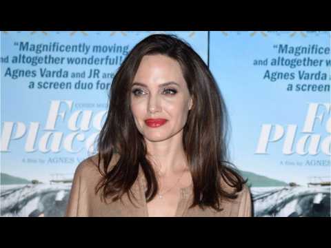 VIDEO : Angelina Jolie is Sporting a #Newdo