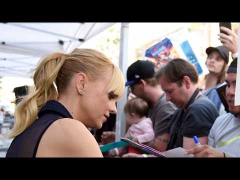 VIDEO : Who Is Anna Faris Reportedly Dating?