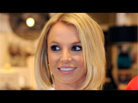 VIDEO : Britney Spears Gives Us ?Baby One More Time? Flashback in Schoolgirl Outfit