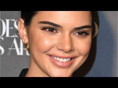 VIDEO : Kendall Jenner Courtside At L.A. Clippers Game