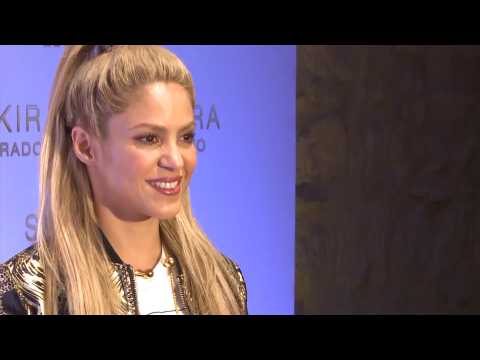 VIDEO : Shakira mueve las caderas al ritmo de 'La Bicicleta'