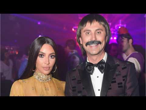 VIDEO : Kim Kardashian & Jonathan Cheban As Sonny & Cher For Halloween