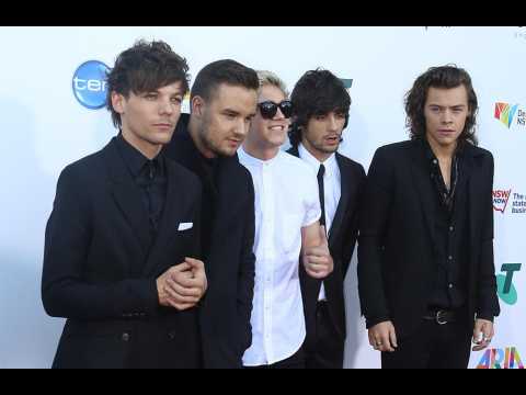 VIDEO : One Direction's tour bus for sale