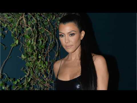 VIDEO : Kim and Kourtney Kardashian Dress As 80's Icons
