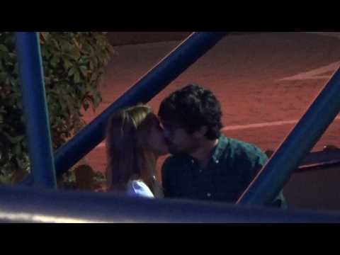 VIDEO : Alba Carrillo y David se besan ante el pequeo Lucas