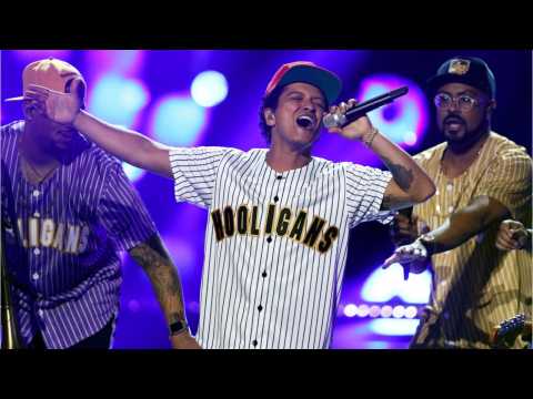 VIDEO : Bruno Mars Owns 2017 American Music Award Noms
