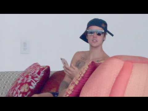 VIDEO : A Shirtless Justin Bieber Vacations in Mexico